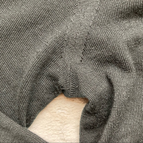 Banana Republic 100% Merino Wool Seamless V Neck Sweater Black - Picture 5 of 7